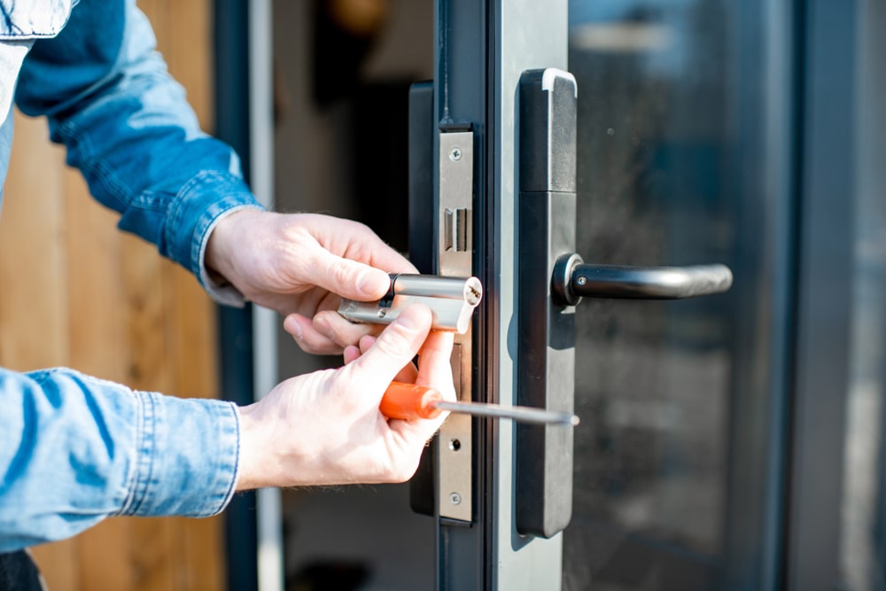 fixing door lock